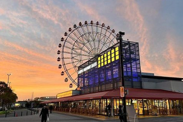 夕焼けと観覧車